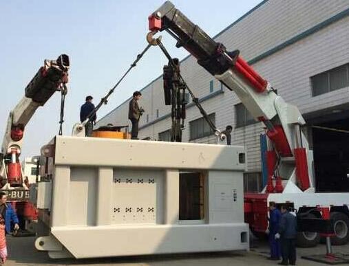 曲臂吊搬運精密設(shè)備現(xiàn)場